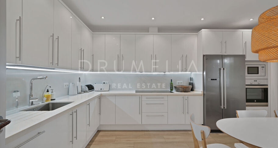 Investeringspotentieel: 7 Bed- Villa op loopafstand van het strand in Puerto Banus