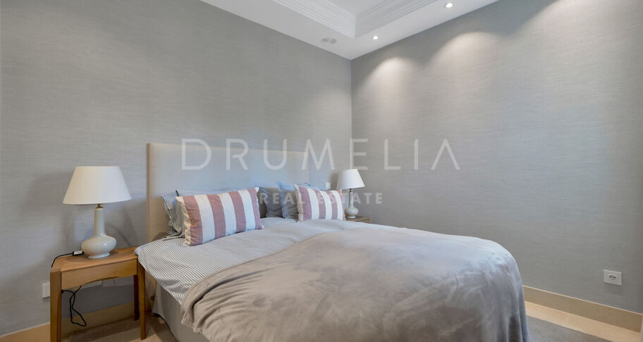 Investeringspotentieel: 7 Bed- Villa op loopafstand van het strand in Puerto Banus