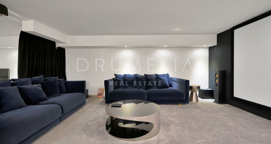 Investeringspotentieel: 7 Bed- Villa op loopafstand van het strand in Puerto Banus