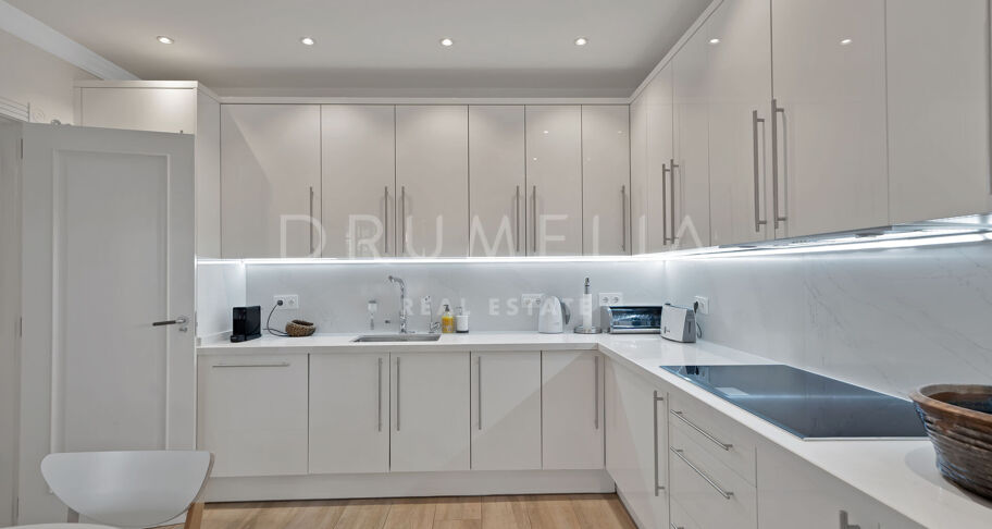 Investeringspotentieel: 7 Bed- Villa op loopafstand van het strand in Puerto Banus