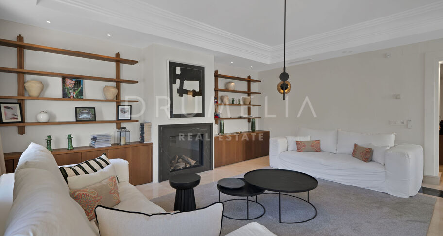 Investeringspotentieel: 7 Bed- Villa op loopafstand van het strand in Puerto Banus