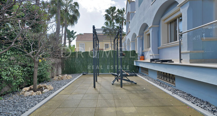 Investeringspotentieel: 7 Bed- Villa op loopafstand van het strand in Puerto Banus