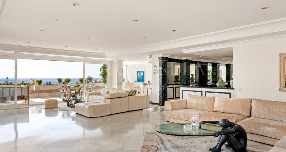 Unik penthouse-triplex ved stranden med fantastisk utsikt og basseng i Puerto Banus, Marbella
