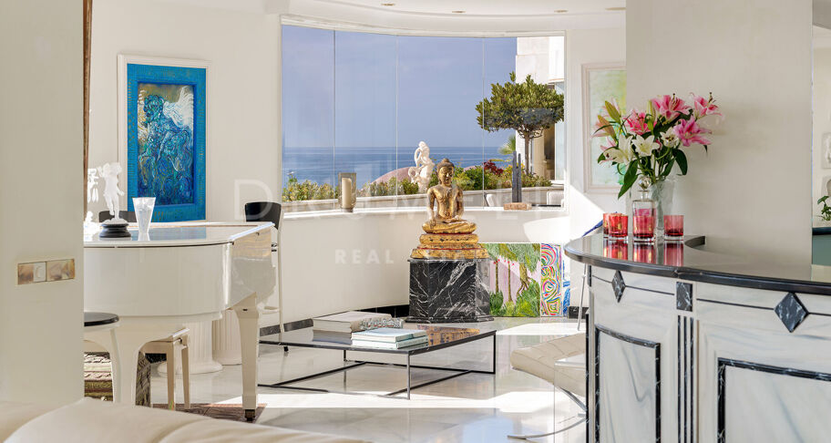 Unik penthouse-triplex ved stranden med fantastisk utsikt og basseng i Puerto Banus, Marbella