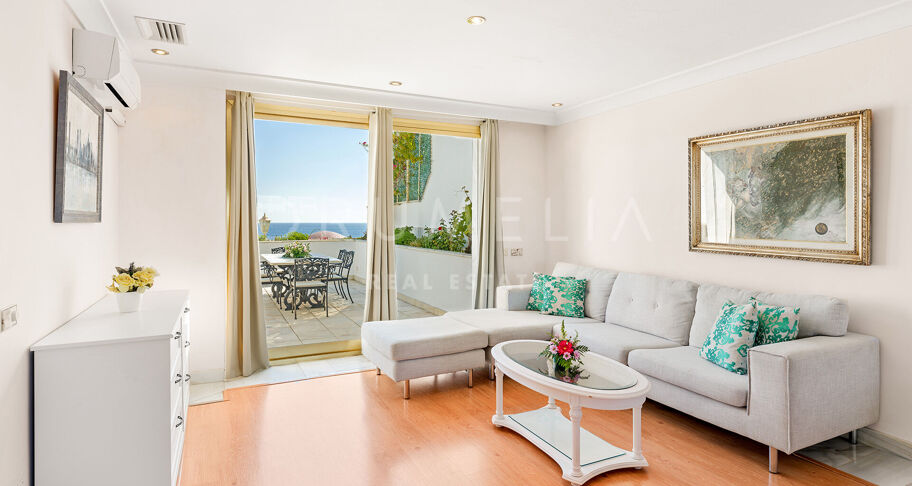 Unik penthouse-triplex ved stranden med fantastisk utsikt og basseng i Puerto Banus, Marbella