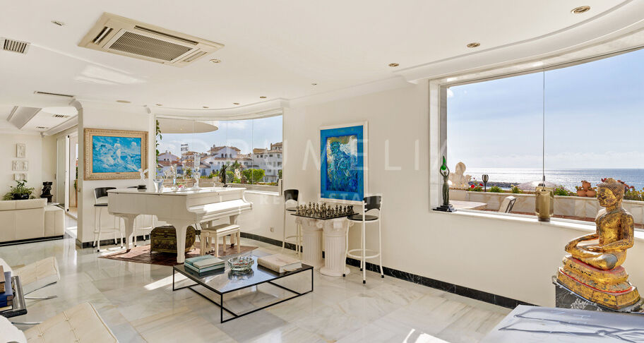 Unik penthouse-triplex ved stranden med fantastisk utsikt og basseng i Puerto Banus, Marbella