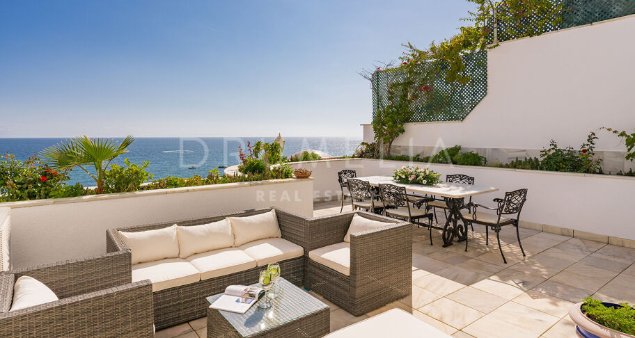 Unik penthouse-triplex ved stranden med fantastisk utsikt og basseng i Puerto Banus, Marbella