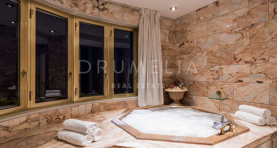 Unik penthouse-triplex ved stranden med fantastisk utsikt og basseng i Puerto Banus, Marbella