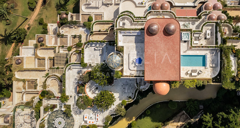 Unik penthouse-triplex ved stranden med fantastisk utsikt og basseng i Puerto Banus, Marbella