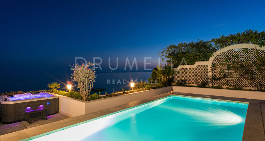 Unik penthouse-triplex ved stranden med fantastisk utsikt og basseng i Puerto Banus, Marbella
