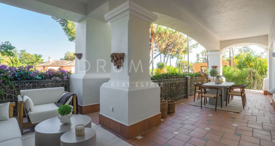 Moderno Apartamento de 3 dormitorios totalmente Reformado en la Prestigiosa Urbanización Altos Reales en La Milla de Oro de Marbella