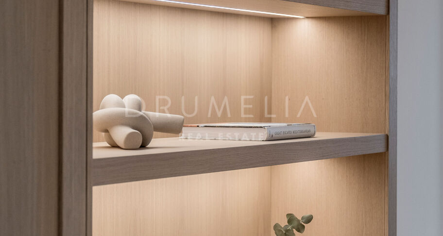 Moderno Apartamento de 3 dormitorios totalmente Reformado en la Prestigiosa Urbanización Altos Reales en La Milla de Oro de Marbella