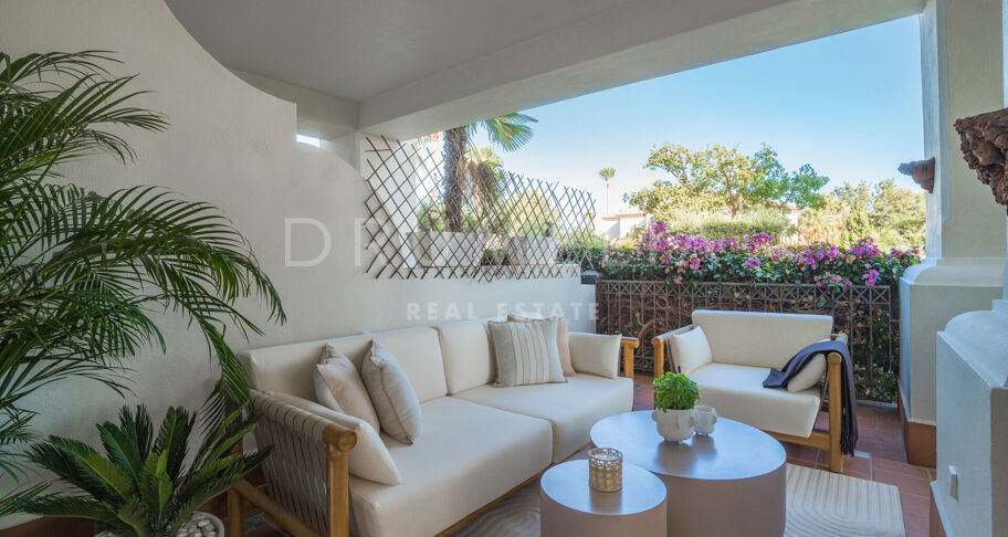 Moderno Apartamento de 3 dormitorios totalmente Reformado en la Prestigiosa Urbanización Altos Reales en La Milla de Oro de Marbella