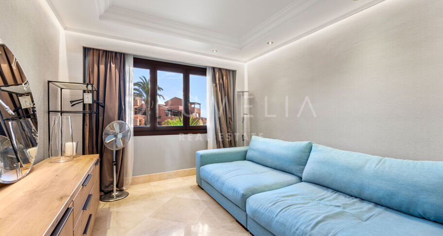 Stunning 4-Bedroom Apartment in the Beachfront Residential Mar Azul, Estepona