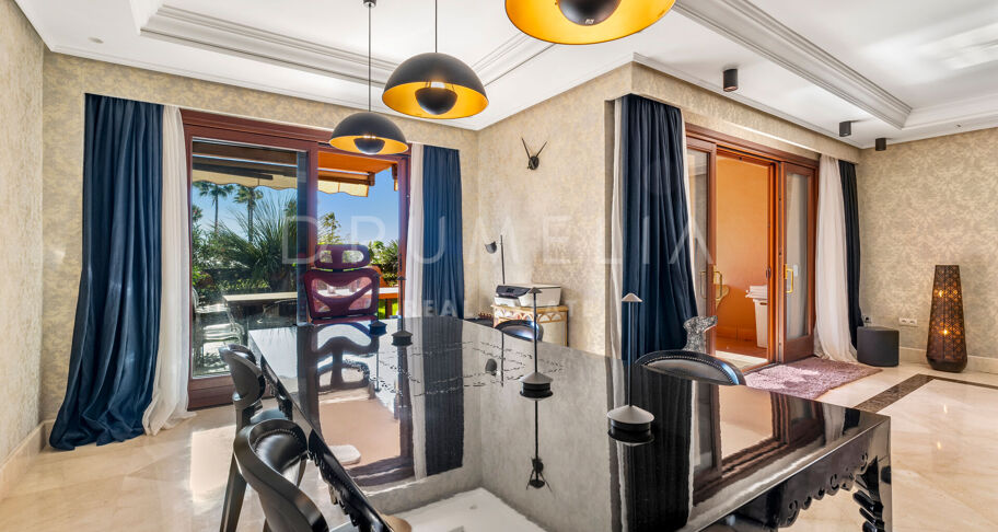 Stunning 4-Bedroom Apartment in the Beachfront Residential Mar Azul, Estepona
