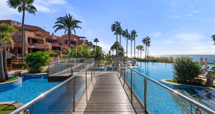 Stunning 4-Bedroom Apartment in the Beachfront Residential Mar Azul, Estepona