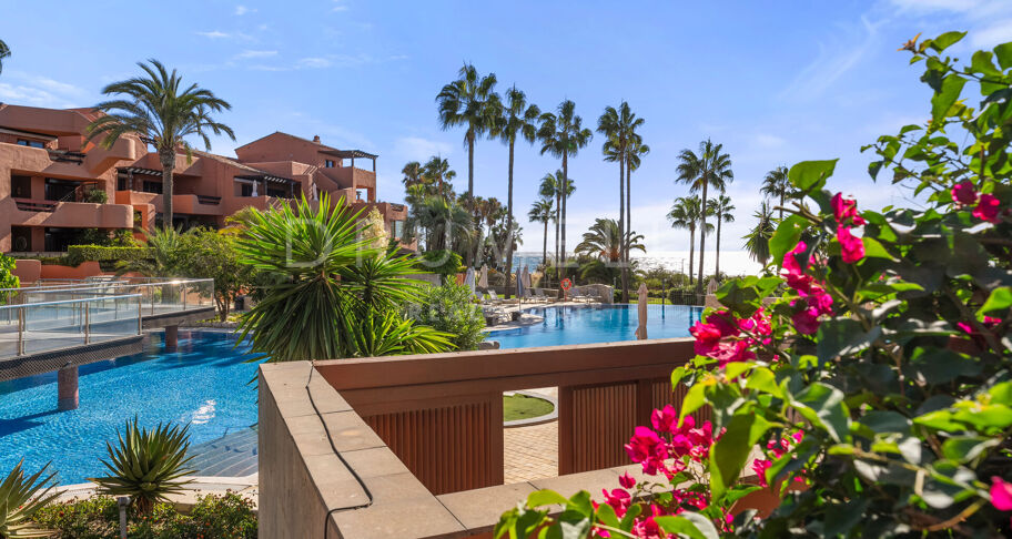 Stunning 4-Bedroom Apartment in the Beachfront Residential Mar Azul, Estepona