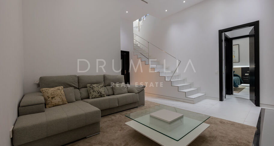 Luxueuse villa moderne près de la plage avec piscine privée et jacuzzi sur le toit, Marbella Golden Mile