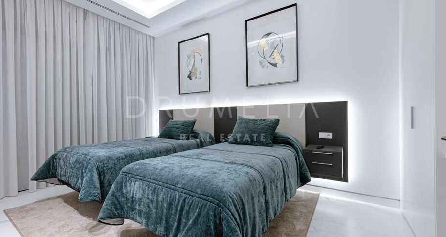 Luxueuse villa moderne près de la plage avec piscine privée et jacuzzi sur le toit, Marbella Golden Mile