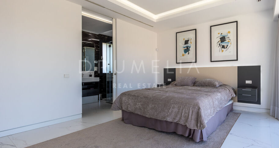 Luxueuse villa moderne près de la plage avec piscine privée et jacuzzi sur le toit, Marbella Golden Mile