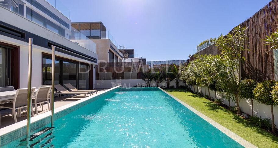 Luxueuse villa moderne près de la plage avec piscine privée et jacuzzi sur le toit, Marbella Golden Mile