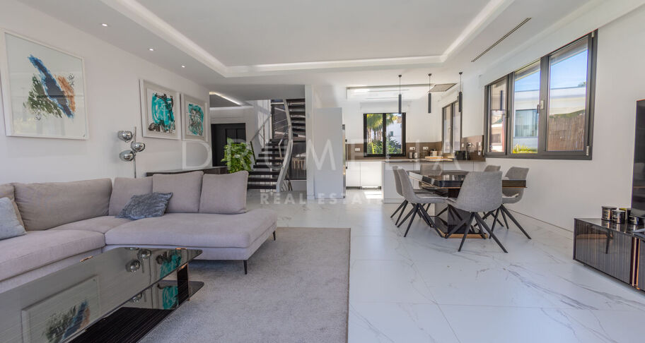 Luxueuse villa moderne près de la plage avec piscine privée et jacuzzi sur le toit, Marbella Golden Mile