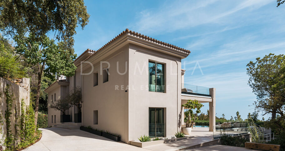 VILLA SERENA - Luxury home with magnificent sea views in La Zagaleta, Benahavis