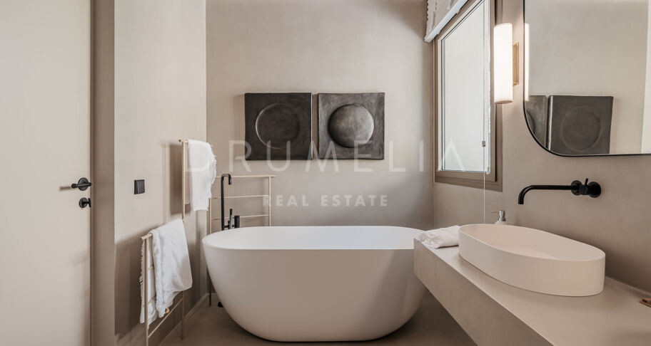 VILLA SERENA - Luxury home with magnificent sea views in La Zagaleta, Benahavis