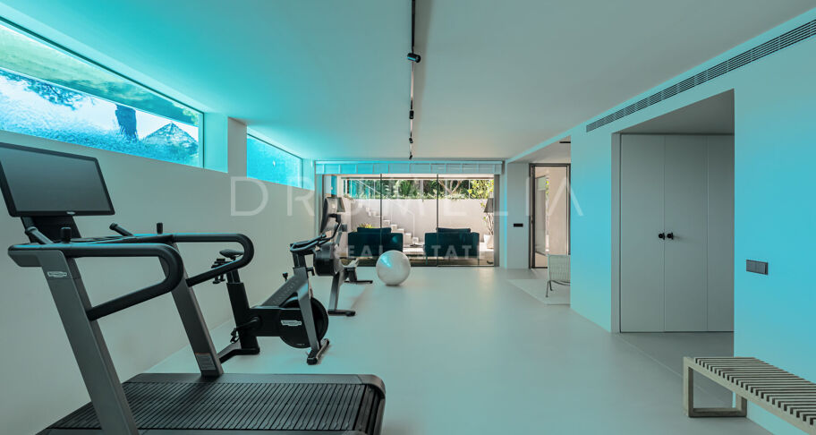 VILLA SERENA - Luxury home with magnificent sea views in La Zagaleta, Benahavis