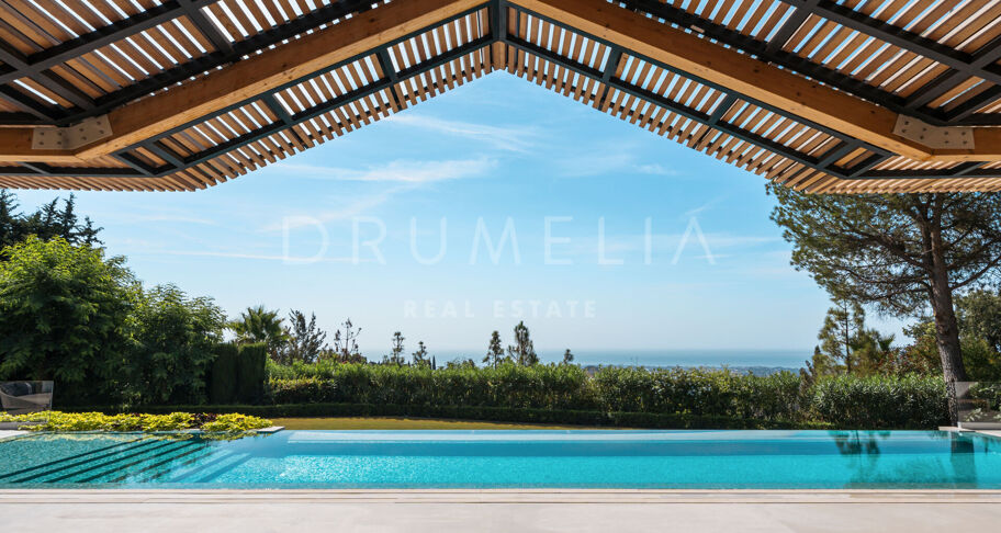 VILLA SERENA - Luxury home with magnificent sea views in La Zagaleta, Benahavis