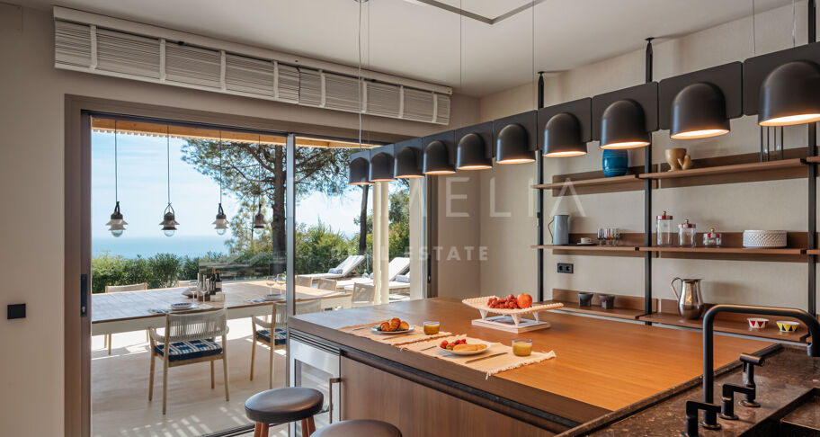 VILLA SERENA - Luxury home with magnificent sea views in La Zagaleta, Benahavis