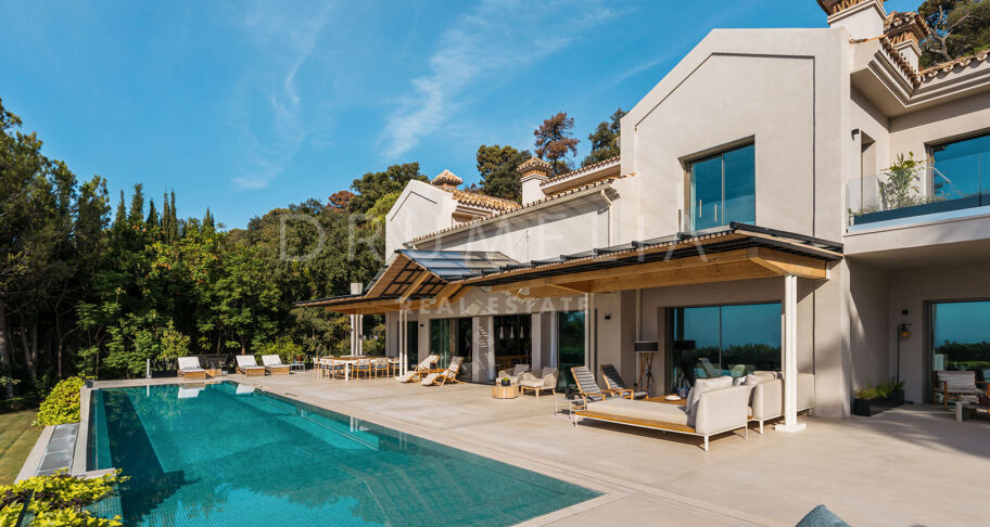 VILLA SERENA - Luxury home with magnificent sea views in La Zagaleta, Benahavis