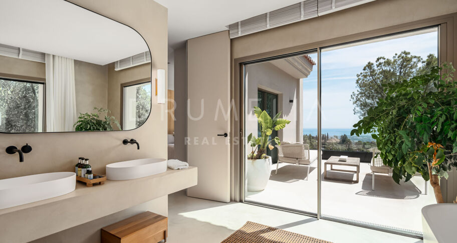 VILLA SERENA - Luxury home with magnificent sea views in La Zagaleta, Benahavis