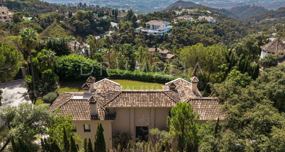 VILLA SERENA - Luxury home with magnificent sea views in La Zagaleta, Benahavis