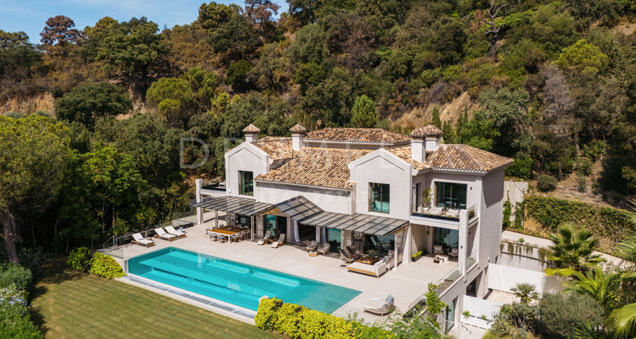 VILLA SERENA - Luxury home with magnificent sea views in La Zagaleta, Benahavis