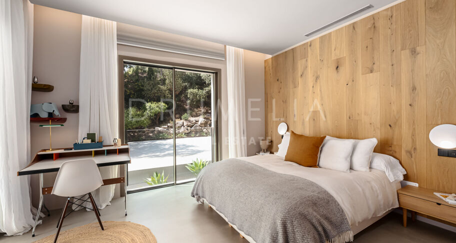 VILLA SERENA - Luxury home with magnificent sea views in La Zagaleta, Benahavis