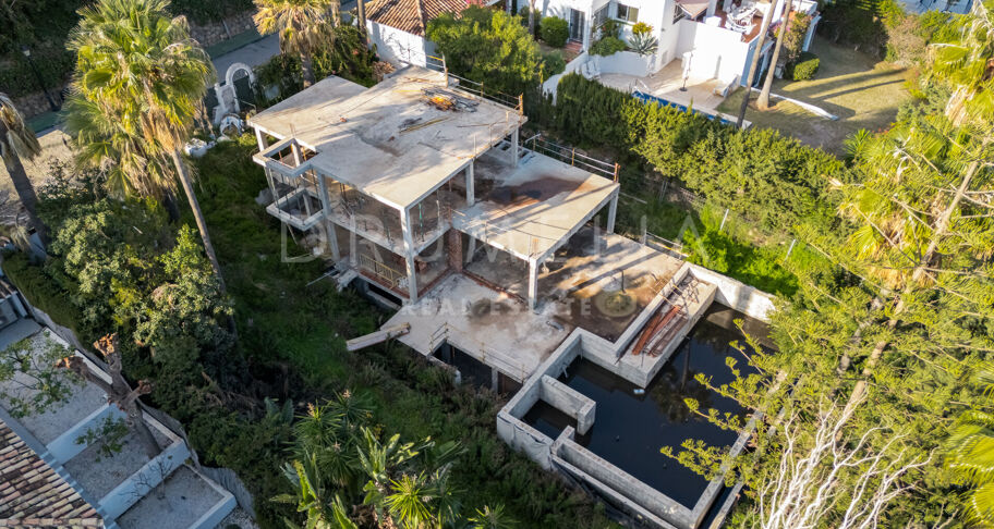 Geweldige investeringsmogelijkheid in een gelicentieerde villastructuur in Los Naranjos Hill Club