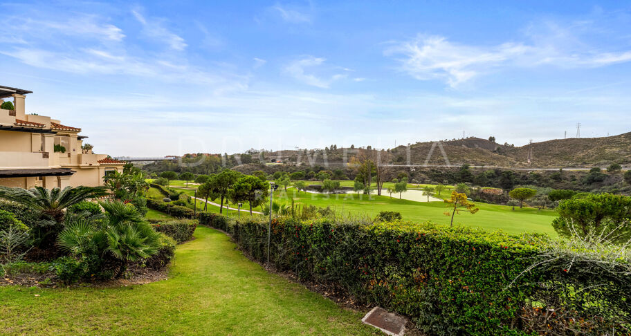 Роскошные апартаменты с 5 спальнями и первоклассными удобствами в Los Capanes del Golf