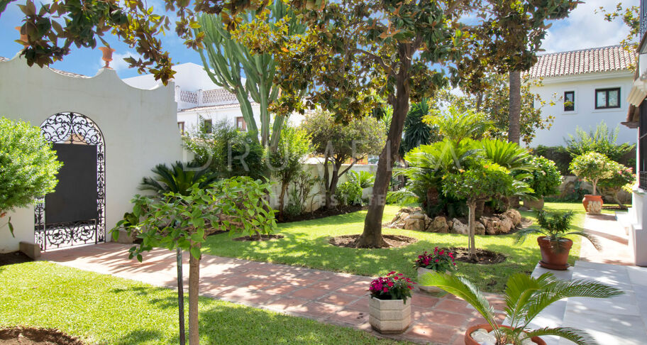 Koloniale villa met 5 slaapkamers en dubbele kavel in San Pedro Playa