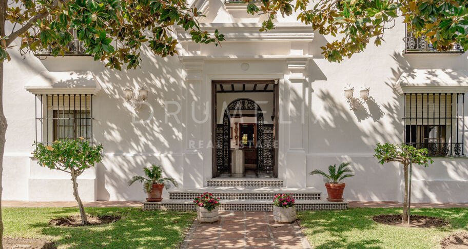 Koloniale villa met 5 slaapkamers en dubbele kavel in San Pedro Playa