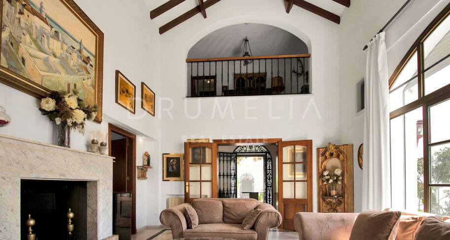 Koloniale villa met 5 slaapkamers en dubbele kavel in San Pedro Playa