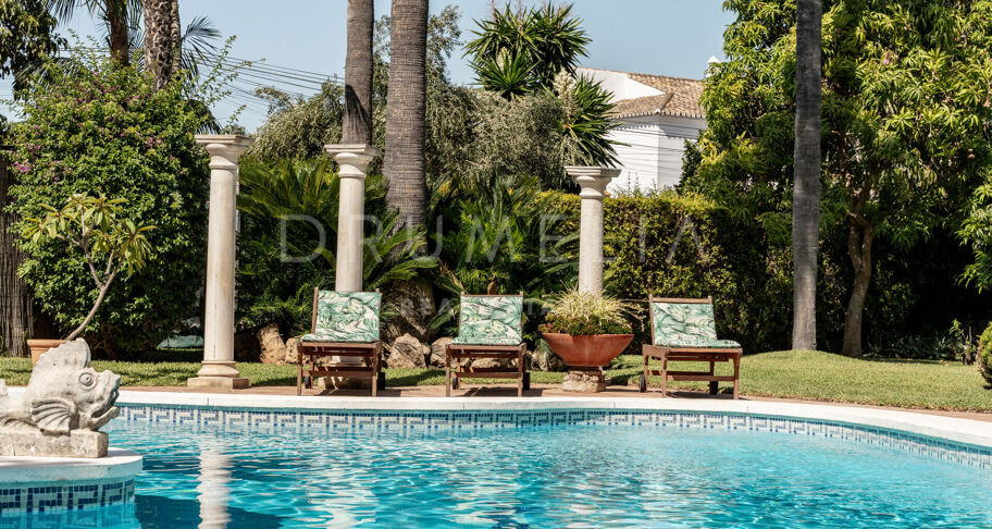 Koloniale villa met 5 slaapkamers en dubbele kavel in San Pedro Playa