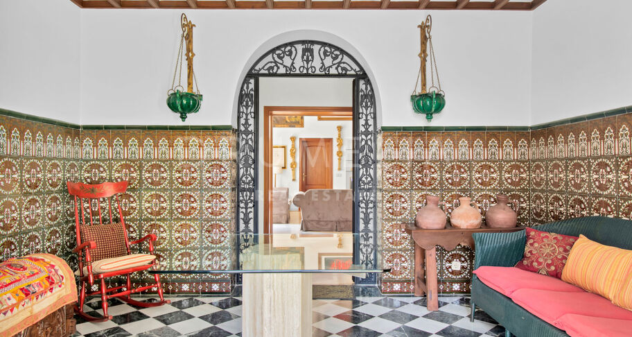 Koloniale villa met 5 slaapkamers en dubbele kavel in San Pedro Playa