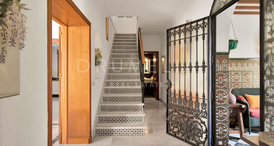 Koloniale villa met 5 slaapkamers en dubbele kavel in San Pedro Playa