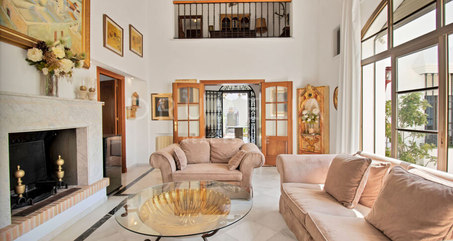 Koloniale villa met 5 slaapkamers en dubbele kavel in San Pedro Playa