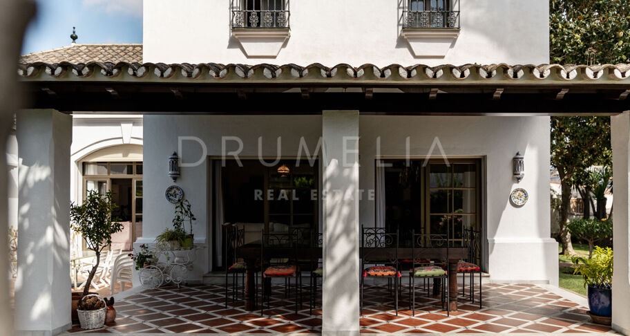Koloniale villa met 5 slaapkamers en dubbele kavel in San Pedro Playa