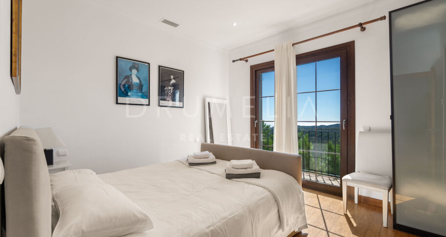 Andaluzyjska willa w Monte Mayor, Benahavís z panoramicznym widokiem na morze