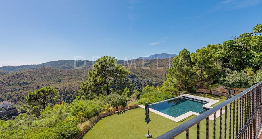 Andaluzyjska willa w Monte Mayor, Benahavís z panoramicznym widokiem na morze