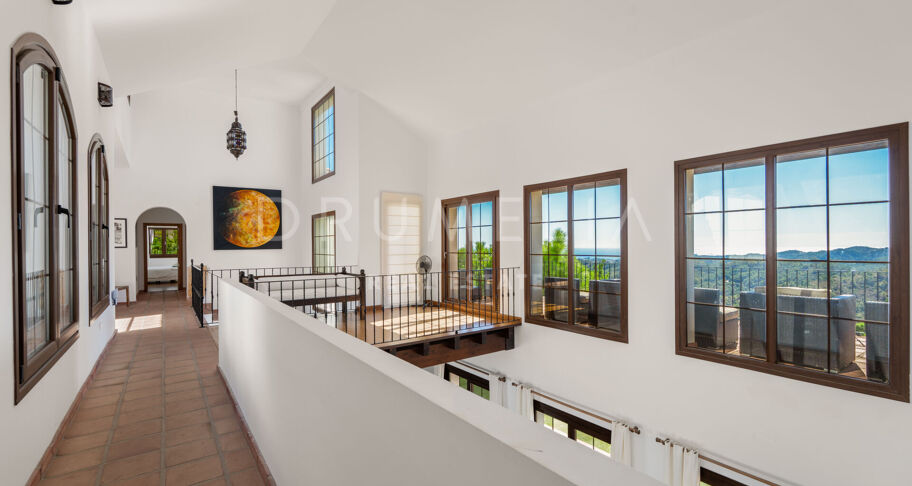 Andaluzyjska willa w Monte Mayor, Benahavís z panoramicznym widokiem na morze