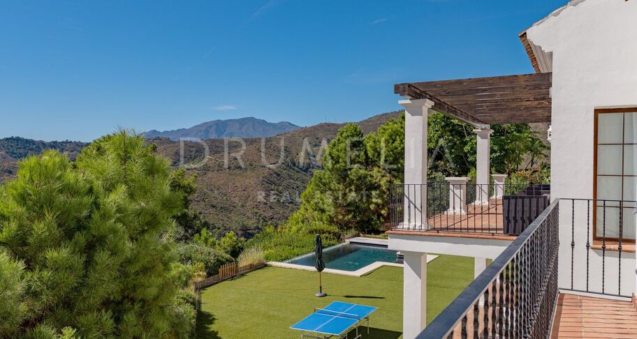 Andaluzyjska willa w Monte Mayor, Benahavís z panoramicznym widokiem na morze